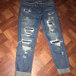 ✨Cool distressed AE jeans✨